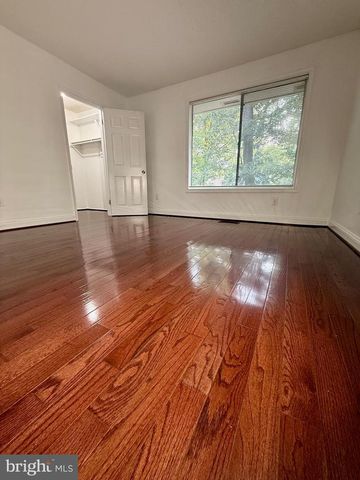 2379 SOUTHGATE SQ, Reston, VA 20191