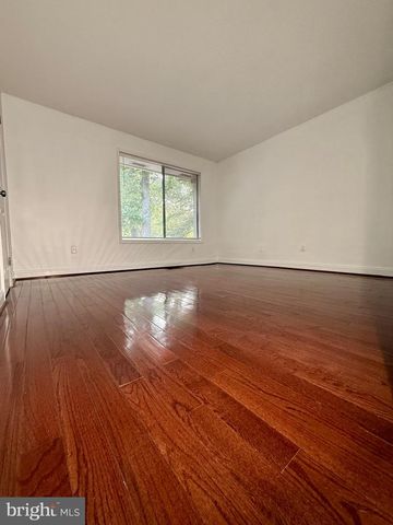 2379 SOUTHGATE SQ, Reston, VA 20191