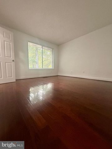 2379 SOUTHGATE SQ, Reston, VA 20191