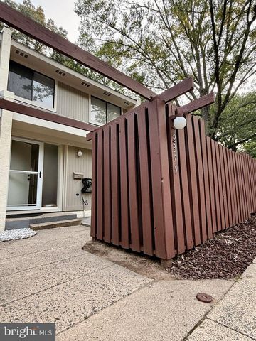 2379 SOUTHGATE SQ, Reston, VA 20191