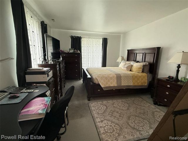 802 Country Club Drive, Saint Clair Shores, MI 48082