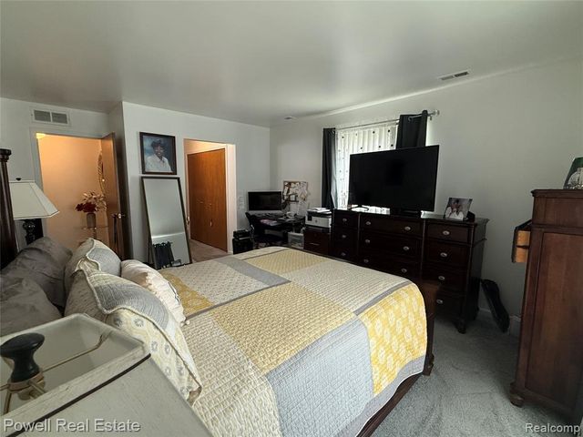 802 Country Club Drive, Saint Clair Shores, MI 48082