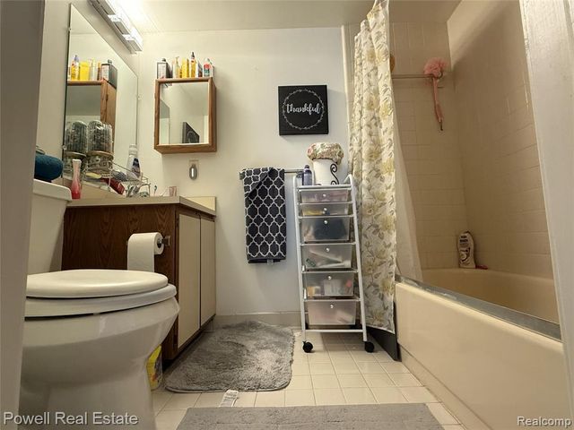 802 Country Club Drive, Saint Clair Shores, MI 48082