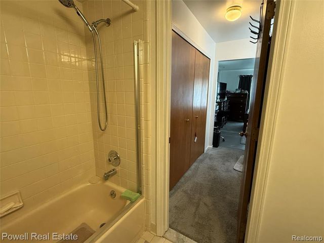 802 Country Club Drive, Saint Clair Shores, MI 48082