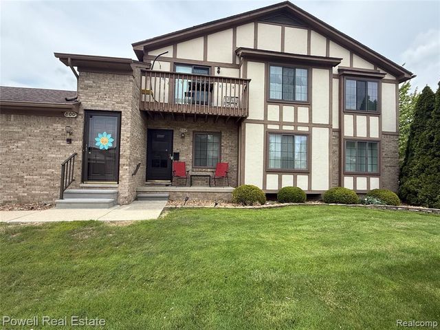 802 Country Club Drive, Saint Clair Shores, MI 48082