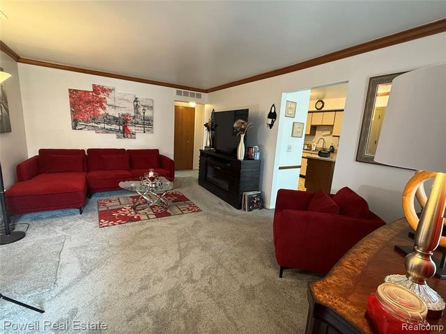 802 Country Club Drive, Saint Clair Shores, MI 48082