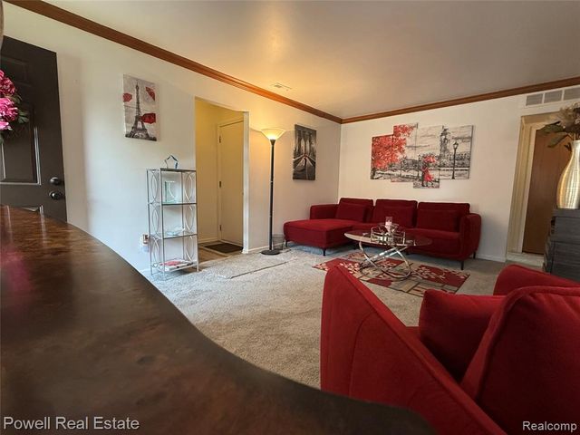 802 Country Club Drive, Saint Clair Shores, MI 48082