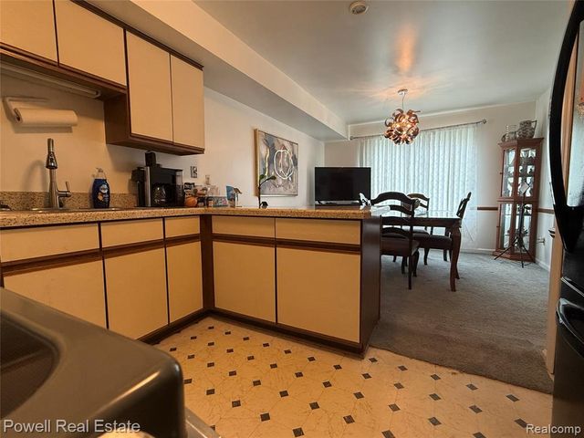 802 Country Club Drive, Saint Clair Shores, MI 48082