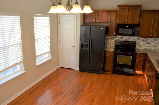 9712 Walkers Glen Drive NW, Concord, NC 28027