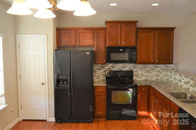 9712 Walkers Glen Drive NW, Concord, NC 28027