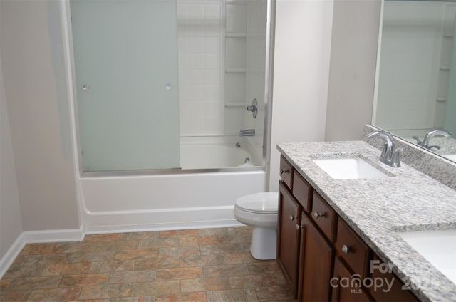 9712 Walkers Glen Drive NW, Concord, NC 28027