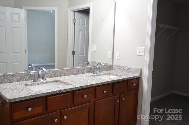 9712 Walkers Glen Drive NW, Concord, NC 28027