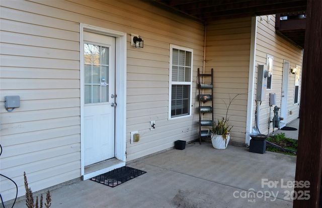 9712 Walkers Glen Drive NW, Concord, NC 28027