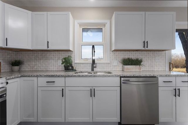 26104 E 273rd Street, Harrisonville, MO 64701