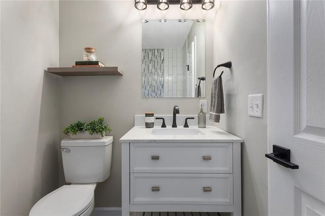 26104 E 273rd Street, Harrisonville, MO 64701