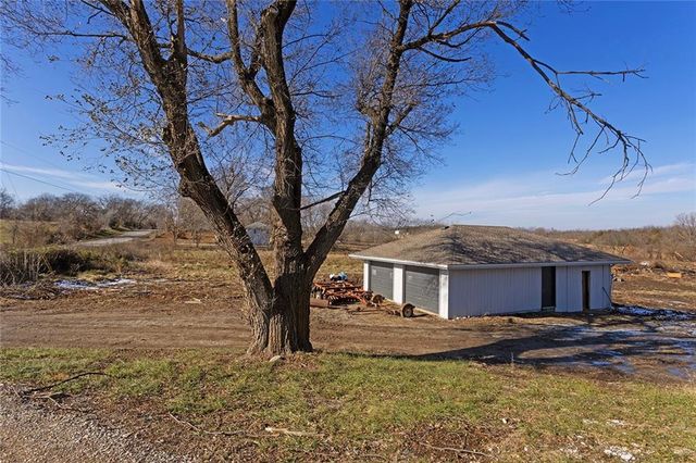26104 E 273rd Street, Harrisonville, MO 64701