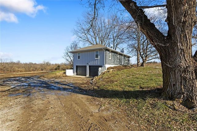 26104 E 273rd Street, Harrisonville, MO 64701