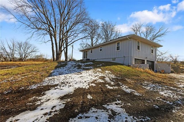 26104 E 273rd Street, Harrisonville, MO 64701