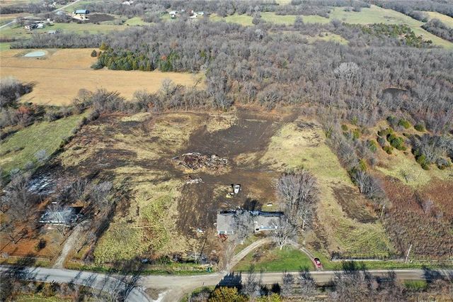 26104 E 273rd Street, Harrisonville, MO 64701