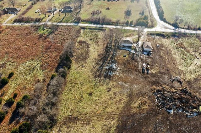 26104 E 273rd Street, Harrisonville, MO 64701