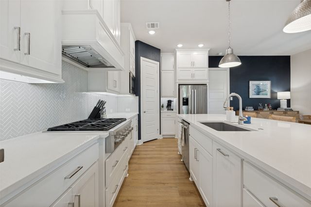 9175 Rock Daisy Court, Dallas, TX 75231