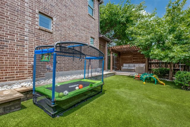 9175 Rock Daisy Court, Dallas, TX 75231