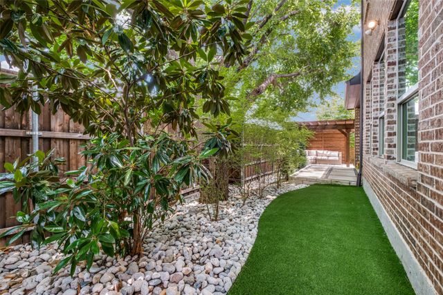 9175 Rock Daisy Court, Dallas, TX 75231