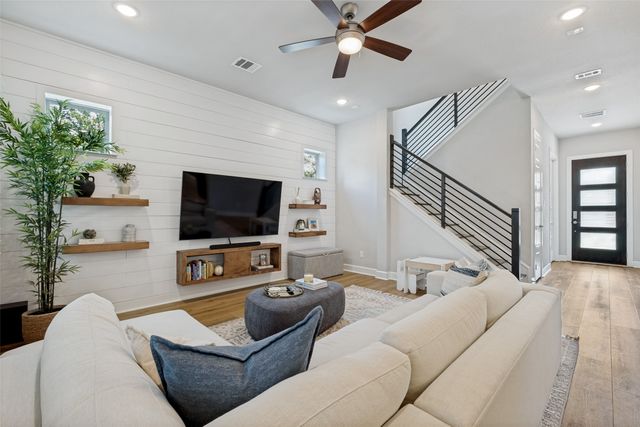 9175 Rock Daisy Court, Dallas, TX 75231