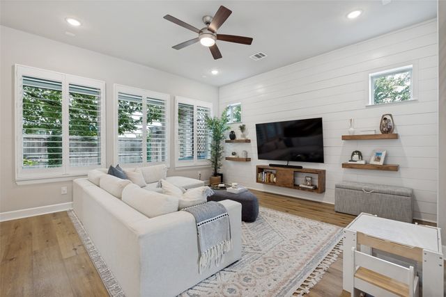 9175 Rock Daisy Court, Dallas, TX 75231
