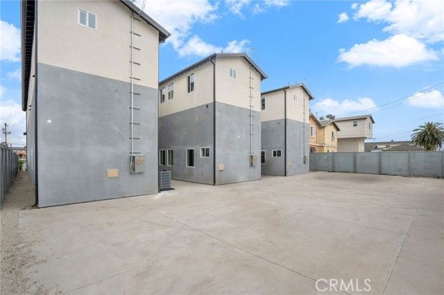 10911 S Main Street, Los Angeles, CA 90061