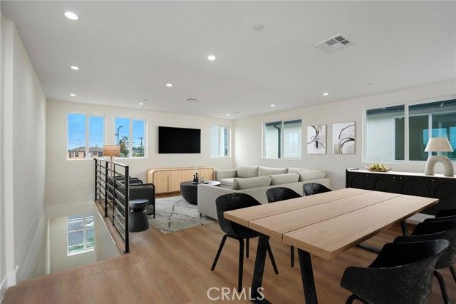 10911 S Main Street, Los Angeles, CA 90061