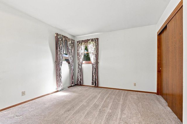 2113 Neptune CIRCLE, Racine, WI 53404