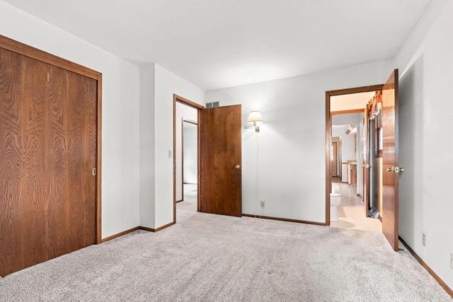 2113 Neptune CIRCLE, Racine, WI 53404