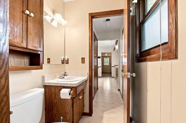 2113 Neptune CIRCLE, Racine, WI 53404