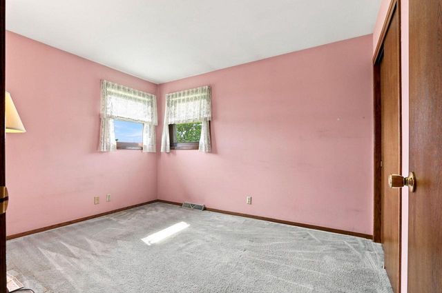 2113 Neptune CIRCLE, Racine, WI 53404