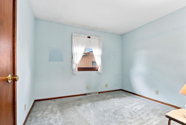 2113 Neptune CIRCLE, Racine, WI 53404