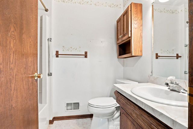 2113 Neptune CIRCLE, Racine, WI 53404