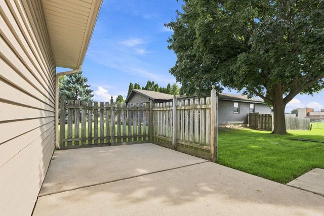 2113 Neptune CIRCLE, Racine, WI 53404