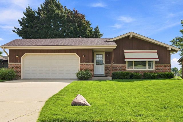 2113 Neptune CIRCLE, Racine, WI 53404