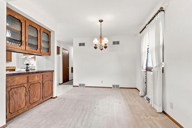 2113 Neptune CIRCLE, Racine, WI 53404