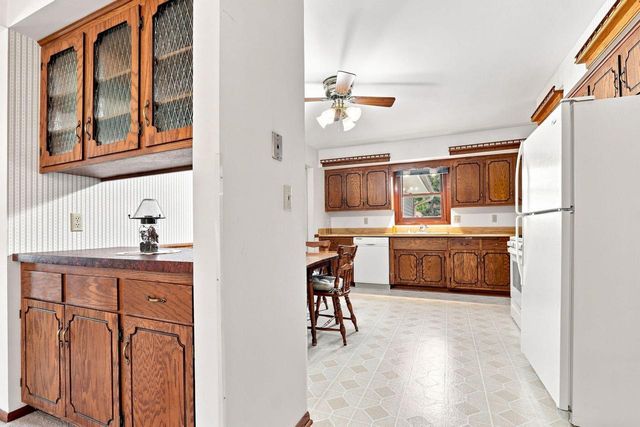 2113 Neptune CIRCLE, Racine, WI 53404