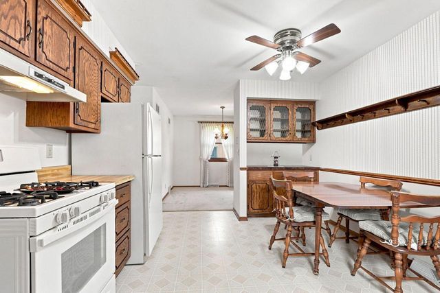 2113 Neptune CIRCLE, Racine, WI 53404