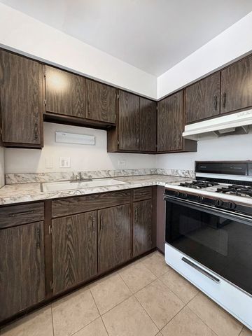 17812 Oak Park Avenue 2N, Tinley Park, IL 60477