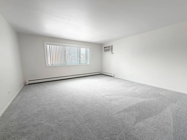 17812 Oak Park Avenue 2N, Tinley Park, IL 60477