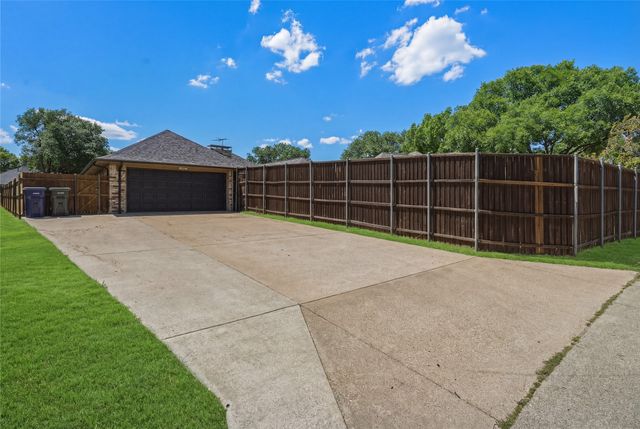 2226 Diamond Oaks Drive, Garland, TX 75044