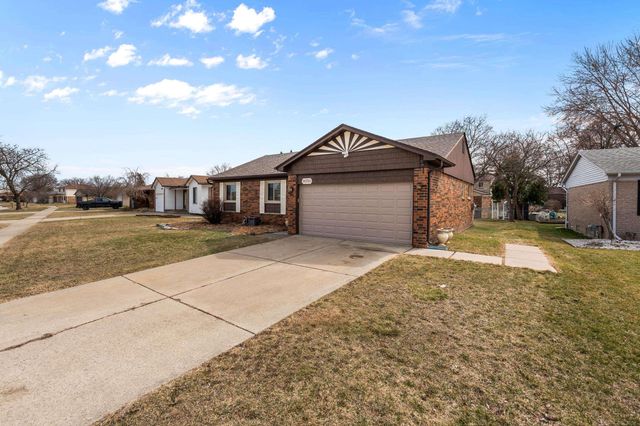 18250 Millstone Drive, Macomb, MI 48044
