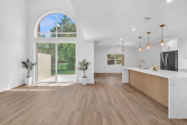 6511 Pelican Terrace, Coconut Creek, FL 33073