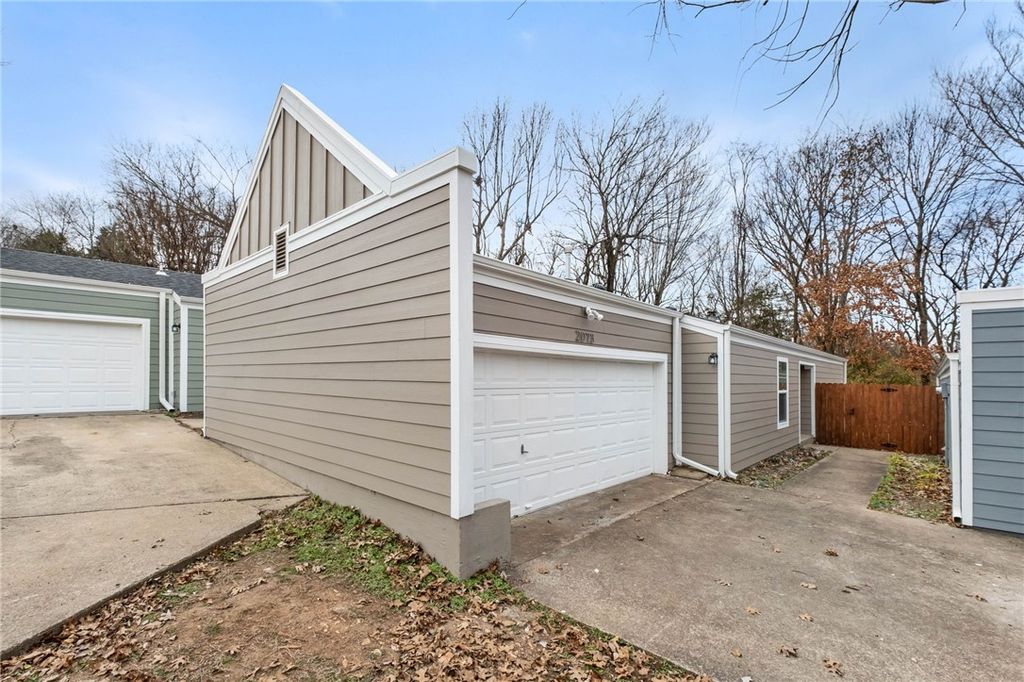 2073 N Kantz Lane, Fayetteville, AR 72703