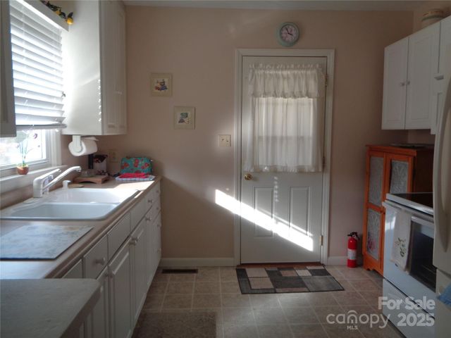 230 Leisure Lane, Waynesville, NC 28786