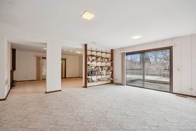 226 White Fawn Trail, Downers Grove, IL 60516